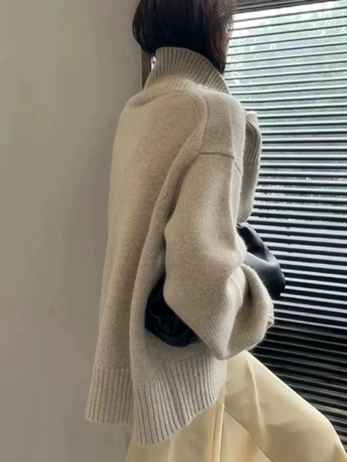 OVERSIZED TURTLENECK SWEATER